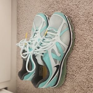 2011 livestrong air max